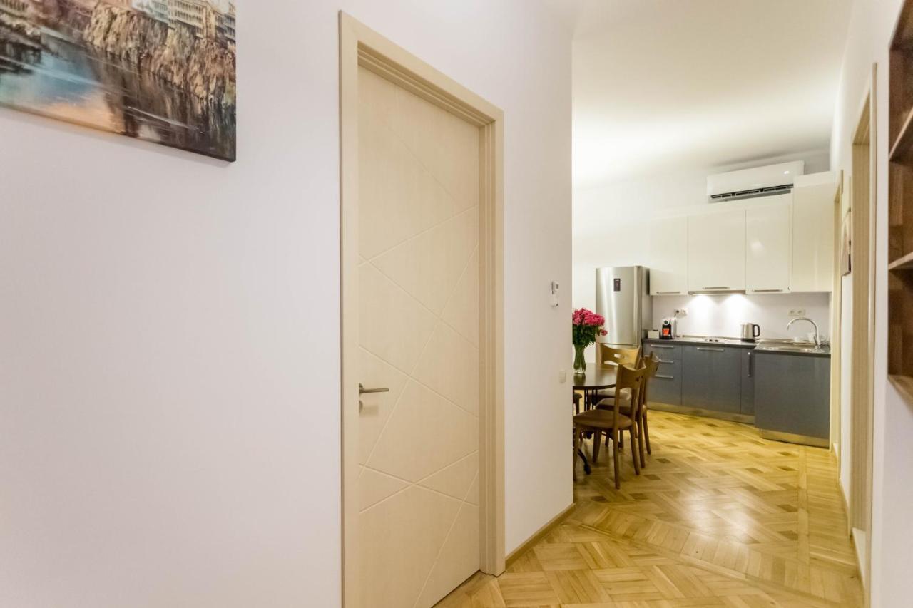 Luxury 3 Bedroom Apartment By Freedom Square City Center Tbilisi Buitenkant foto